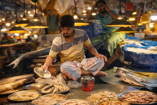 Old Dhaka Tour : Selling fish in a Fish Market in Dhaka